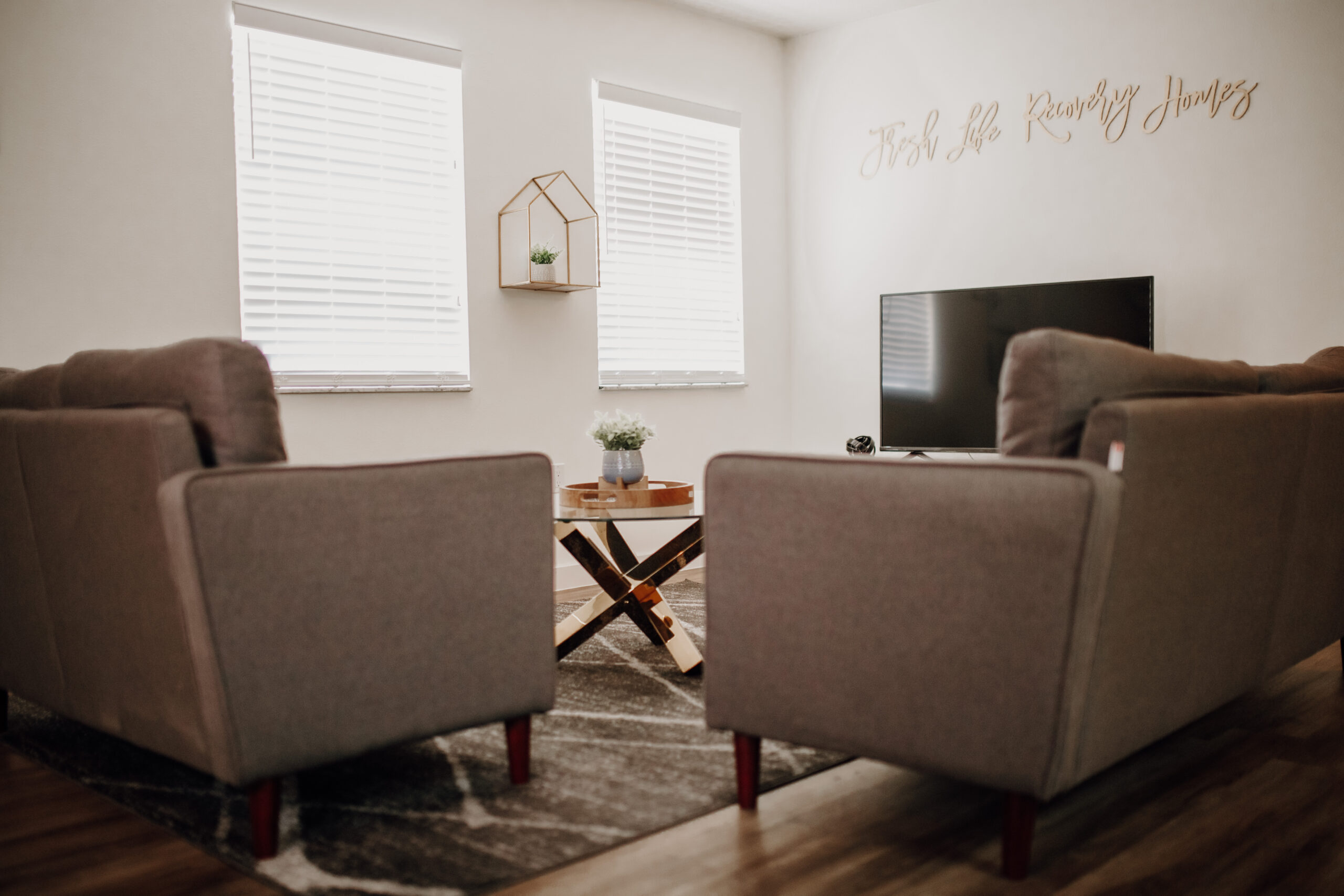 Warm and comfortable living and entertainment room at the safe, modern, therapeutic and supportive environment for Women to attain a “Fresh Life” and a lifetime of recovery from drugs and alcohol.